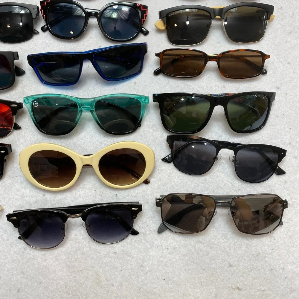 Lot Of 20 Mixed Brand Sunglasses Lot Unisex OS Multicolored Wholesale Bundle